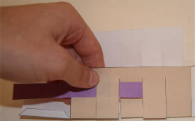 Manualidad de papel canasta tejida